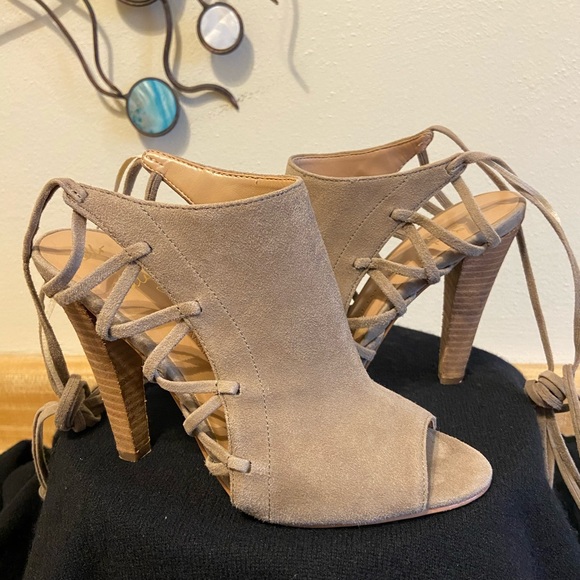Banana Republic~Sexy SuedeLeather Gladiator Heels~ - Picture 1 of 8
